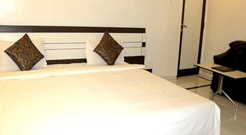 Hotel Sai Kripa Imperial Daman Exterior foto